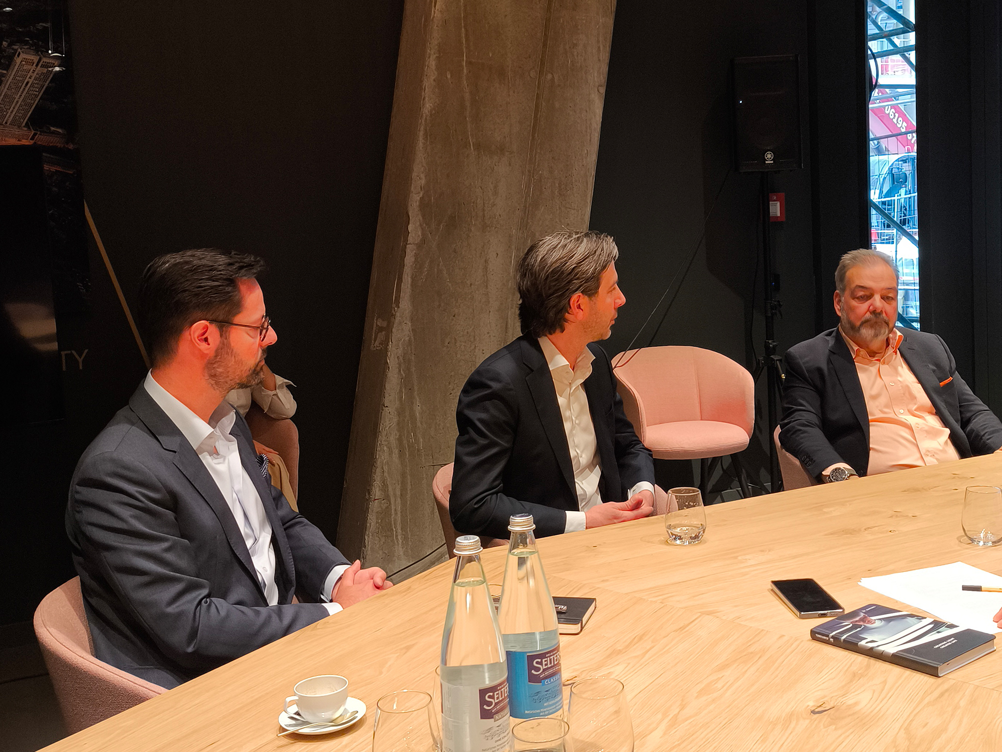 Round - Table - FOUR - Frankfurt - New - Work