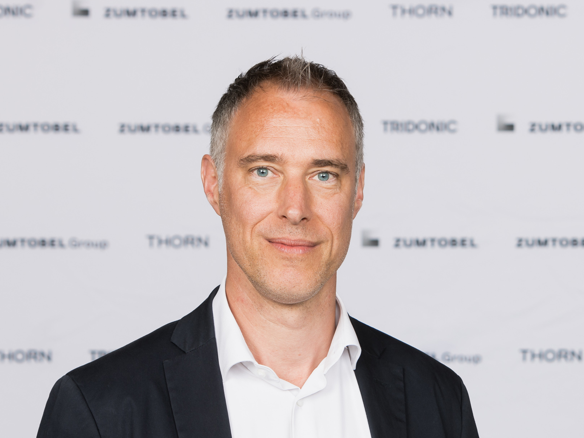 Jan - Schrottenholzer - Zumtobel - Round - Table