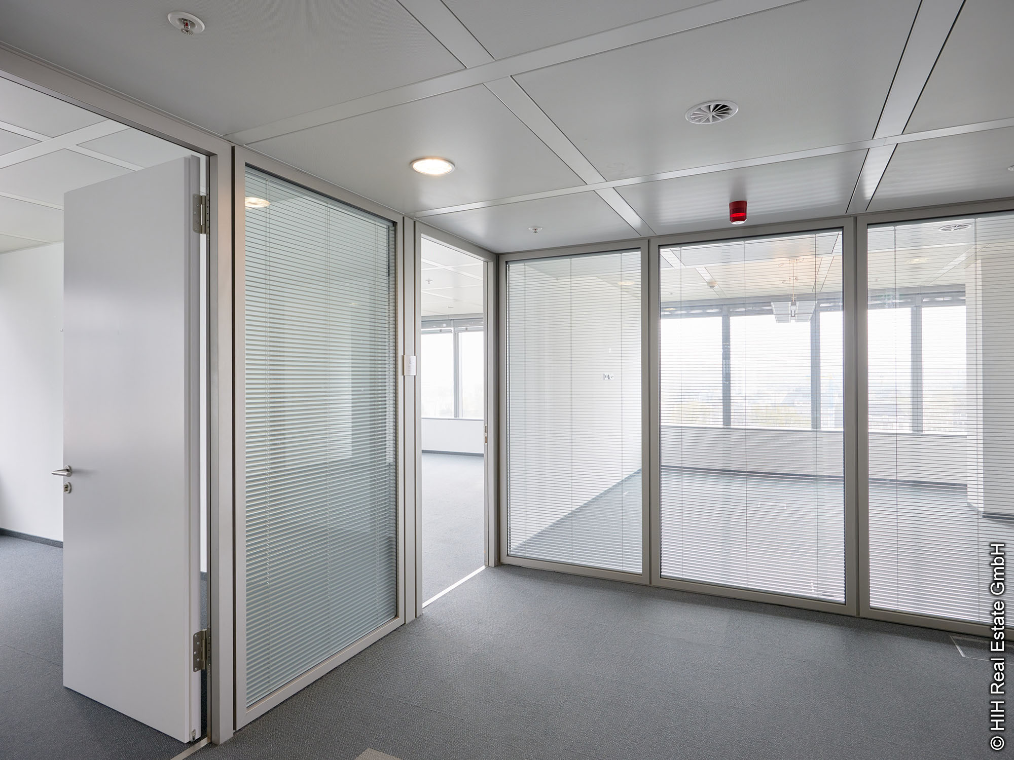 HIH - NM1 - Neue Mainzer Strasse 1 - Frankfurt - Bürogebäude - Tageslicht - Freiflächen - Schnitt