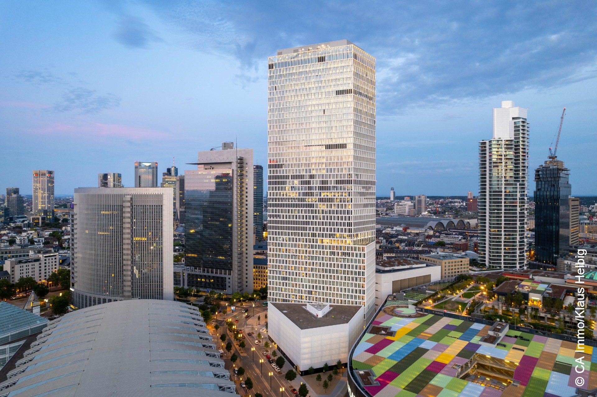 Bürogebäude ONE als erstes Hochhaus weltweit mit DGNB Diamant ausgezeichnet