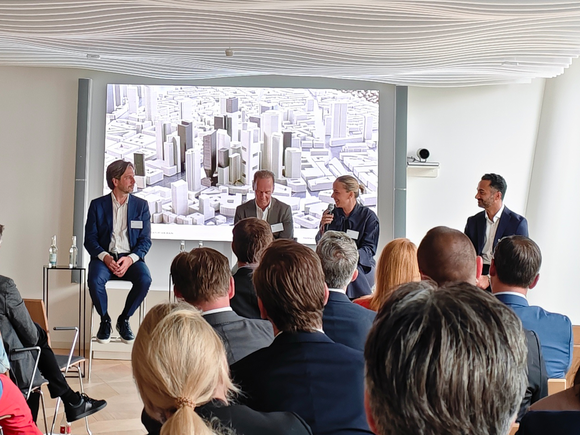 JLL - Headquarter - Changing - Thoughts - Podium - Gwechenberger