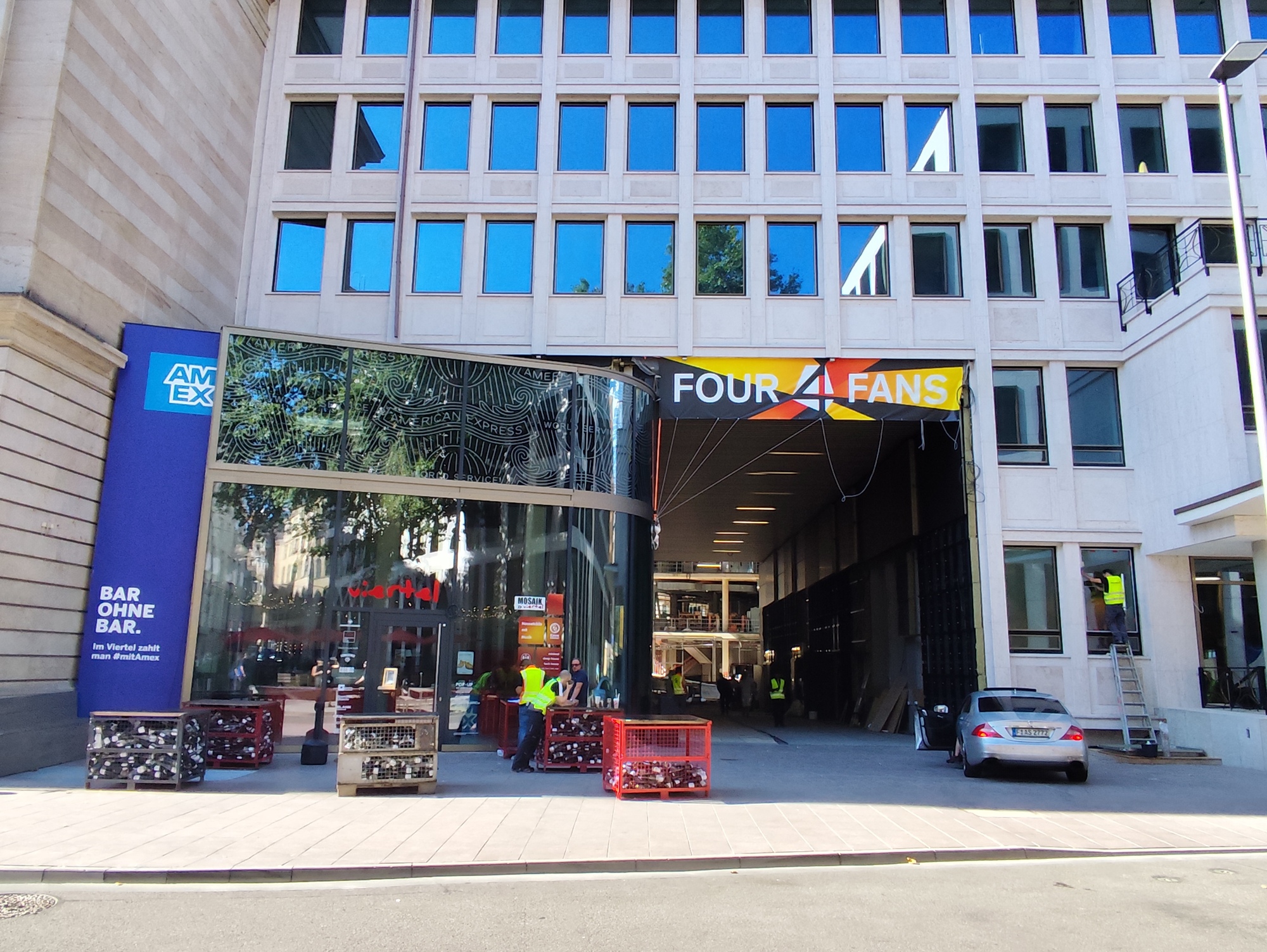 Groß-und-Partner-FOUR-Frankfurt-Viertel-Pop-up Groß - und - Partner - FOUR - Frankfurt - Viertel - Pop - up