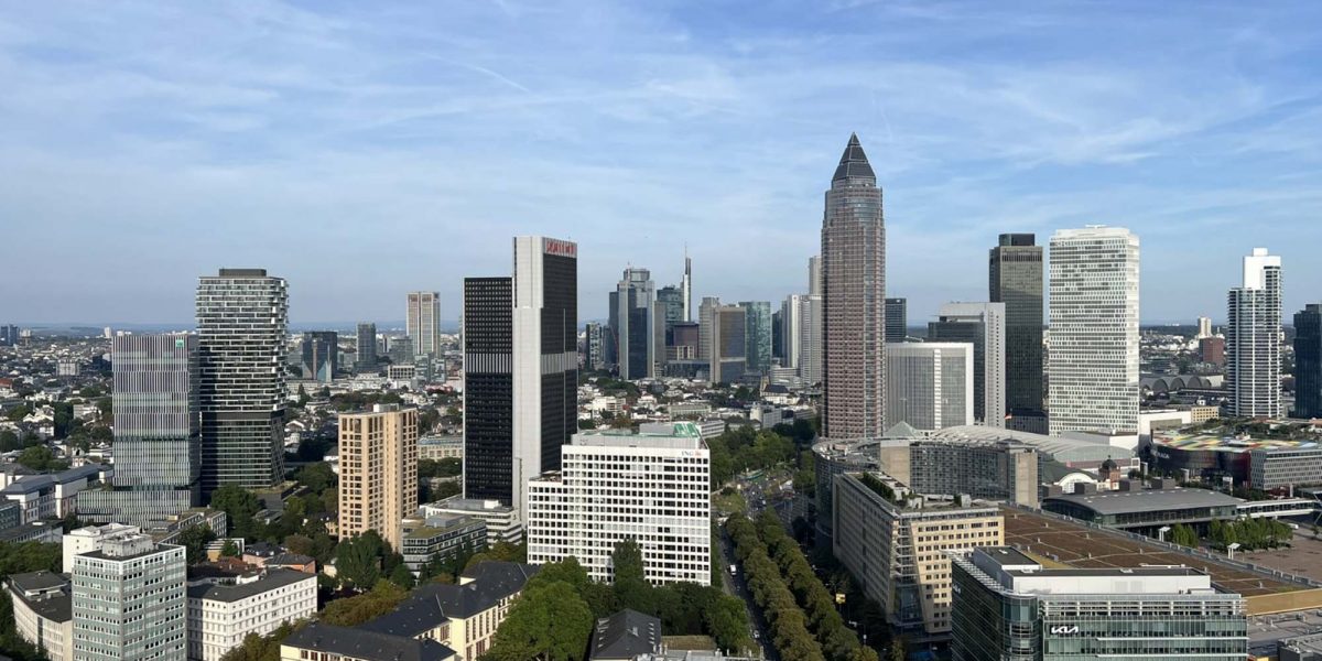 Artikel Autogerechte Stadt - Ausblick auf Frankfurt_scaled Frankfurt am Main - Straßen - Alleen - Ausblick - Sonig