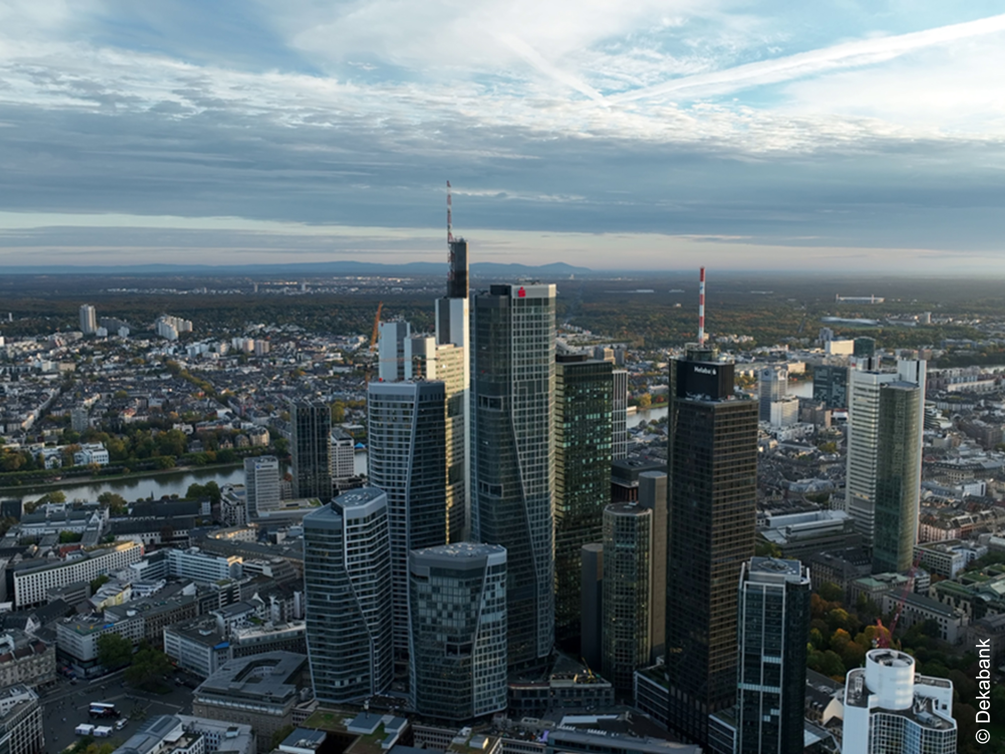 Deka im FOUR: Einzug in den T1 abgeschlossen