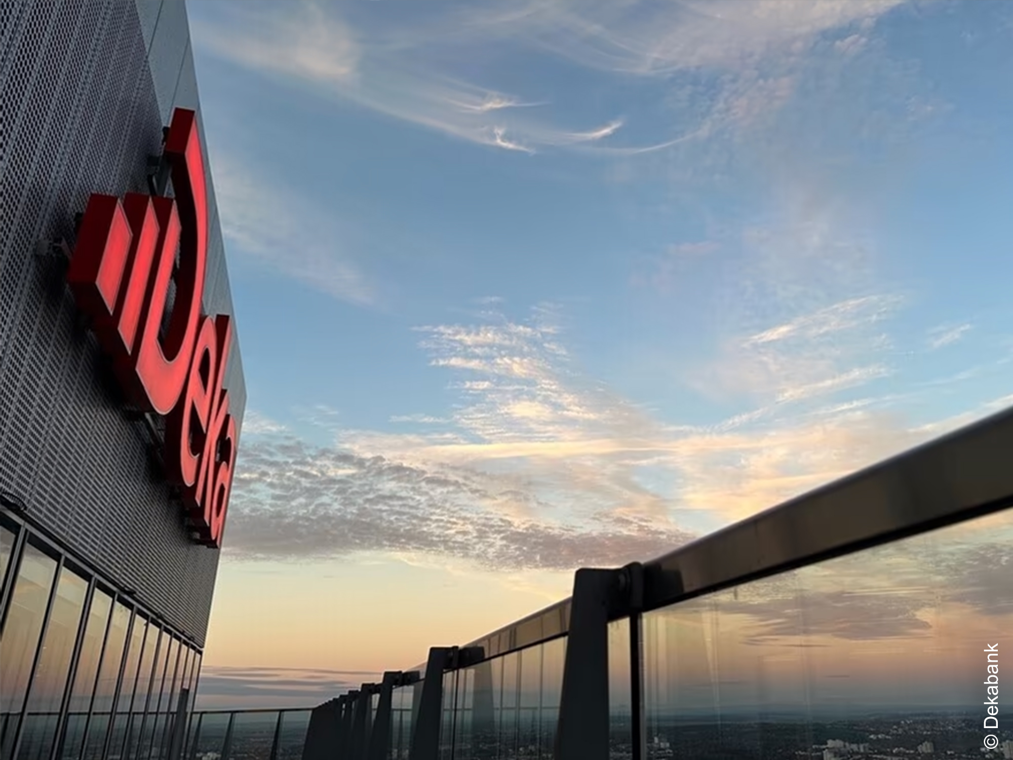 Deka - Schriftzug - T1 - FOUR - Frankfurt