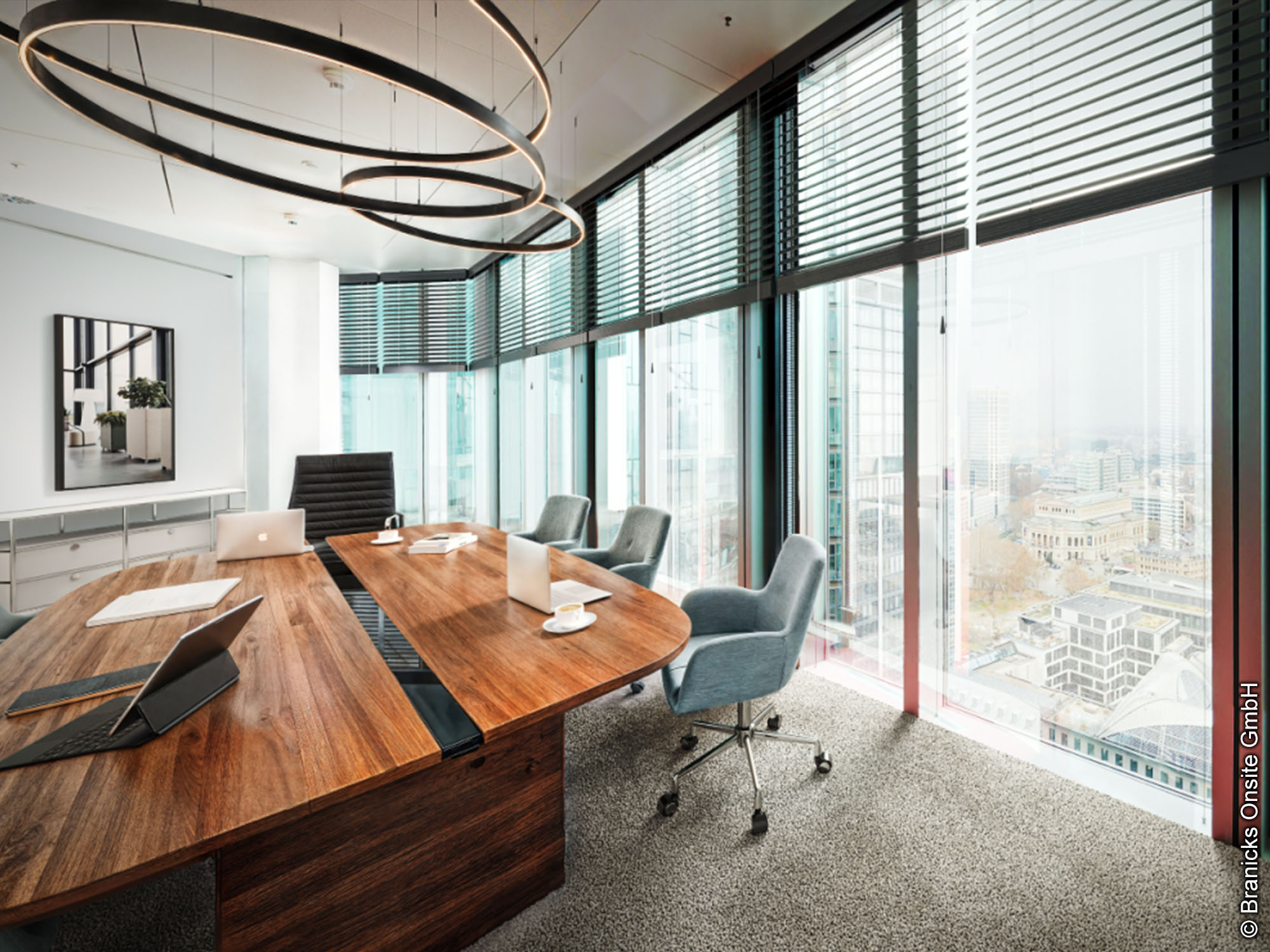 Konferenzraum - Bürokonzept im Garden Tower - Branicks Branicks - Open Space Büros - Meeting- und Büroräume - Frankfurt - Garden Tower - Modernes Equipment - Entspannte Arbeitsatmosphäre