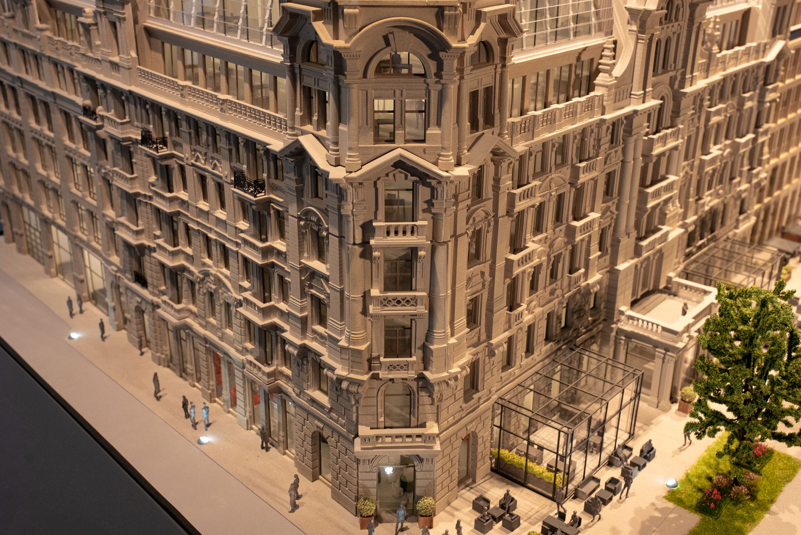 Modell Fürstenhof Momeni