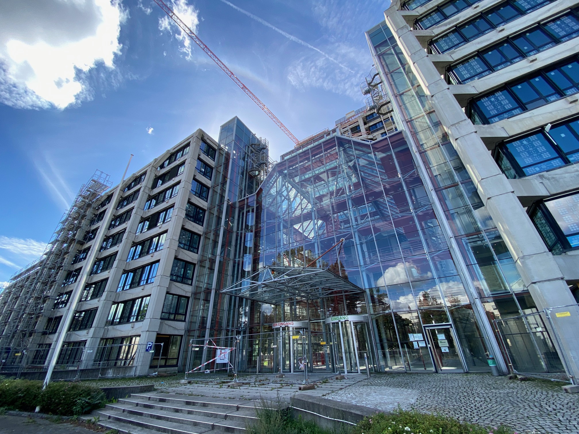 Die Bahnpyramide im Europaviertel wird modernisiert / Deloitte zieht 2027 ein