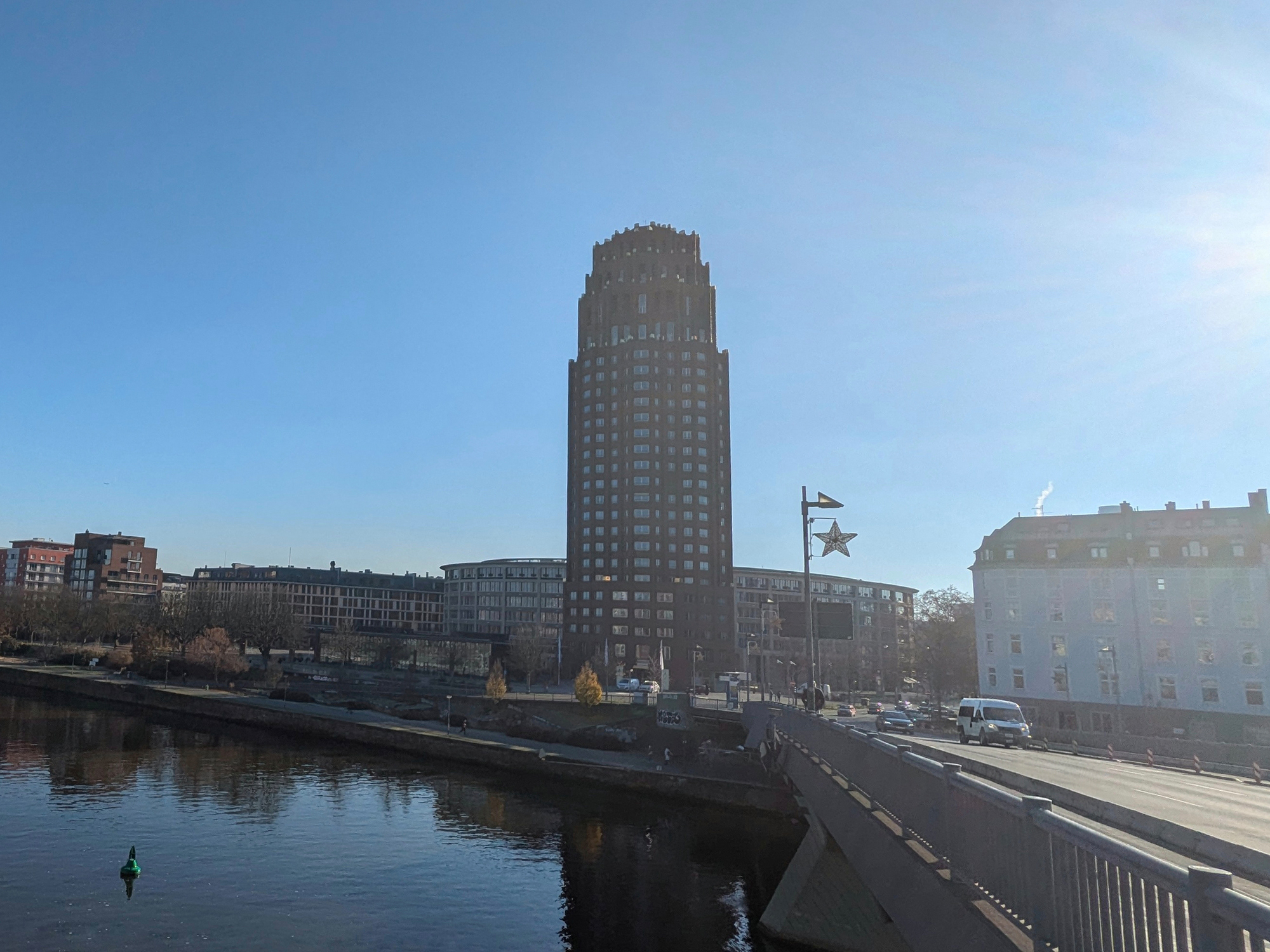 Main-Plaza-Sachenhausen-Hotel-Hochhaus