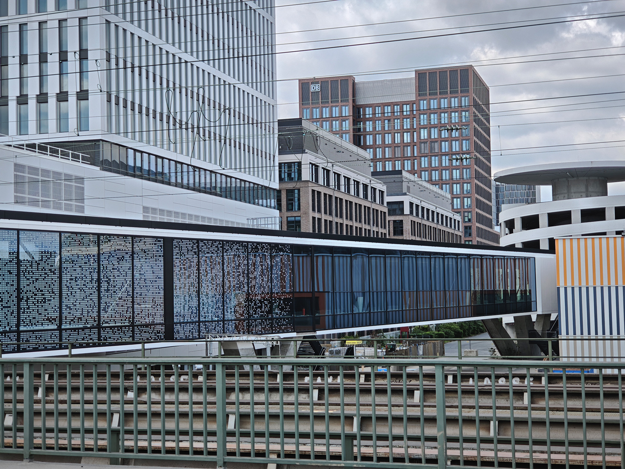 Messeingang - Süd - Übergang - Messegelände - Sparda - Bank - Tower