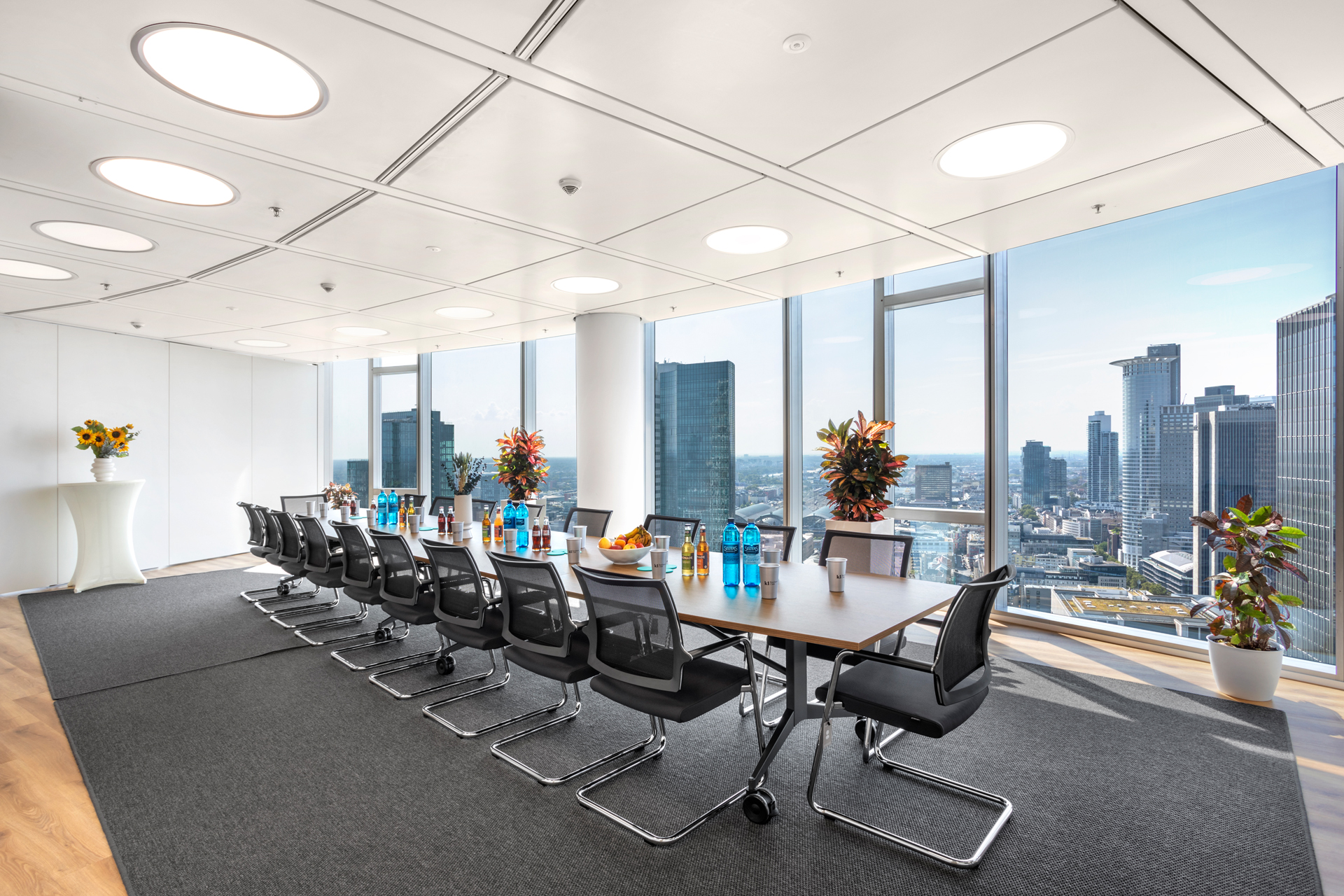 k1 BusinessClub - Main Tower - Frankfurt am Main - Neue Mainzer Straße 52–58 - 31 OG - Main Tower Konferenzraum Skyline